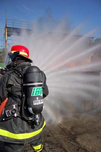 Uso de máscara autônoma IBR Fenix proporciona segurança e conforto para trabalhador de espaços confinados